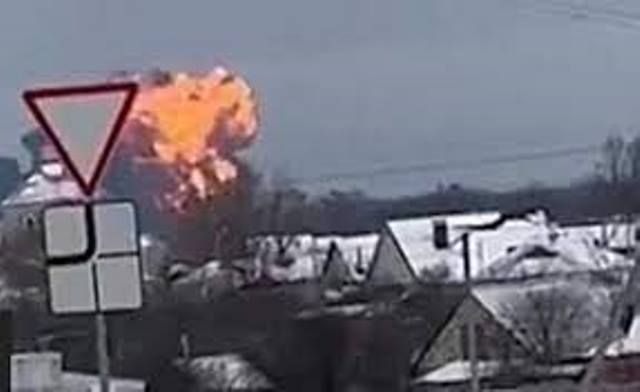 Rusya’da Il-76 model nakliye uçağı düştü! Korkunç görüntüler