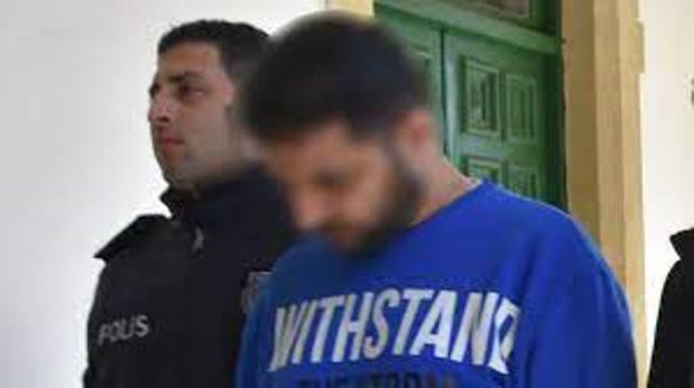 Çalışma izni bittiği için Bin euro verip lise diploması olmadığı halde bir üniversiteye kayıt oldu,