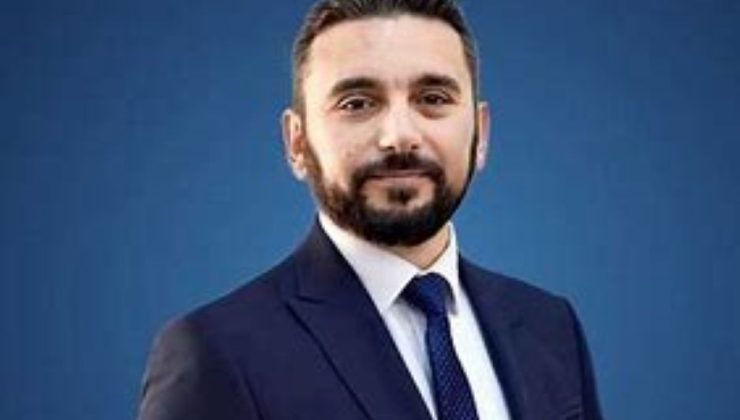 Kıdemli eski yargıç Avukat Tacan Reynar ”diplomalar online alındı diye çığırtkanlık yapmak ve üstelik bunu gençlerin emeği üzerinden siyasete malzeme yapmak çok çirkin”.