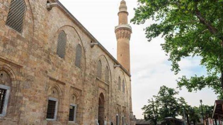 Yeniboğaziçi Cami içerisinde bulunan yardım kutusu içerisindeki 600 TL sirkat edildi, zanlı olarak 1 kişi tutuklandı