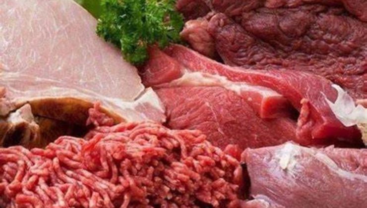 Alayköy’de polis tarafından yapılan denetimde bir şahsın evinde 64 kilo kaçak et ele geçirildi