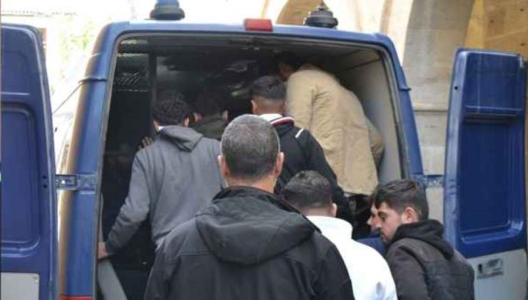 Karşıyaka Fener Mevkisinde, sahil kenarına bırakılan 35  mülteci tespit edilerek Mahkemeye çıkatıldı 