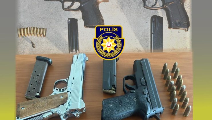 Polis ekipleri Metehan ve Girne’de 4 kişinin tasarrufunda 4 adet tabanca ve canlı mermiler buldu