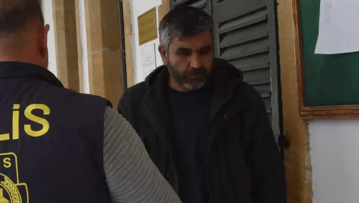 Ercan’da valizlerinde uyuşturucu kalıntısı bulunan 2 kişiden Orhan Demir cezaevine gönderildi, Yunus Emre Nural ise teminata bağlandı