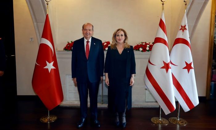 Cumhurbaşkanı Ersin Tatar ve eşi Sibel Tatar, halkla bayramlaştı