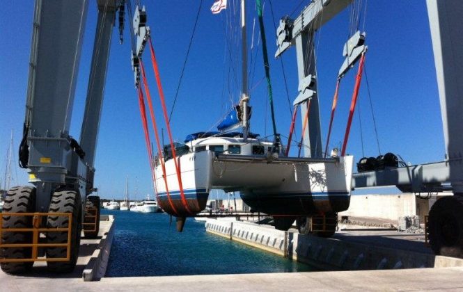 Yenierenköy’de Karpaz Gate Marina’da, yat tamiri esnasında 2.60 metre yükseklikten düşen Kemal Korkut yaralandı