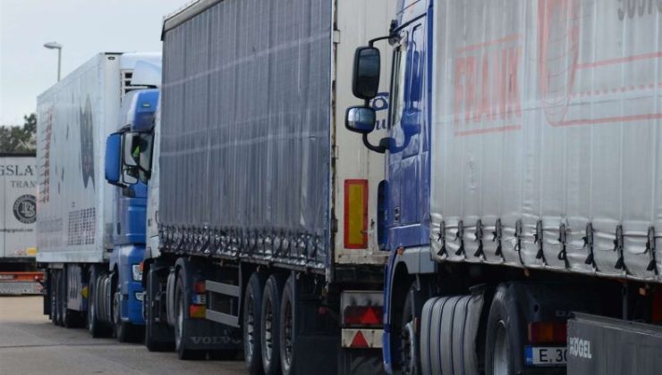 Girne’de freni boşalan Tır’dan atlayan Hüseyin Çetin’in iki ayağında kırık tespit edildi