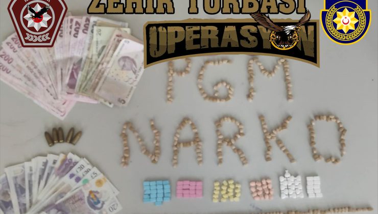 Narkotik ekiplerinin Girne’de düzenlediği Zehir Torbası Operasyonunda 21 adet yarım hap, 5 adet tabanca mermisi ve nakit para tespit edildi