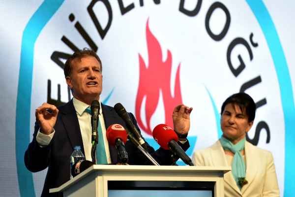 YDP’nin genel başkanı yeniden Erhan Arıklı oldu.