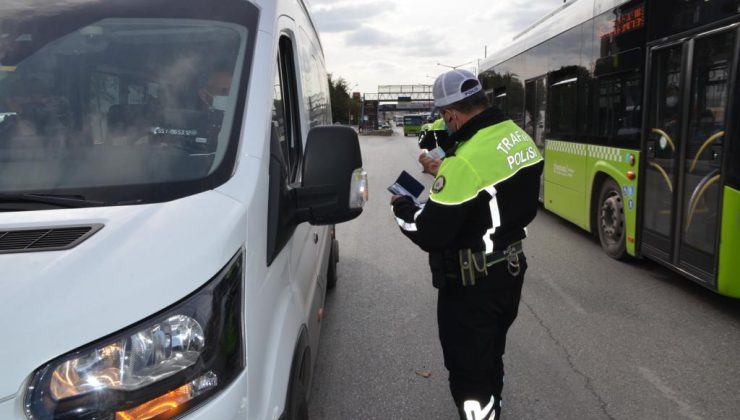Ülke genelinde gerçekleştirilen denetimlerde 2,677 sürücü kontrol edildi, 555 sürücü rapor edilirken 38 araç trafikten men edildi