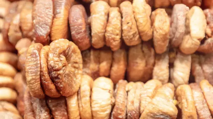 Günde 5 tane kuru incirin sağladığı süper fayda! Yedikçe bağırsaklara peeling yapıyor.