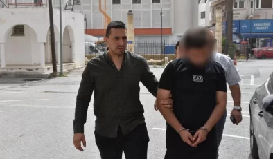 Lefkoşa’da güvenlik görevlilerini bıçaklayarak yaralayan E.K’ye 8 gün ek tutukluluk verildi