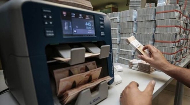 Merkez Bankası’ndan mevduat adımı, kısa vadeli TL mevduat için zorunlu karşılık oranı yüzde 8’den yüzde 12’ye, uzun vadeli mevduat için ise sıfırdan yüzde 8’e çıkarıldı.