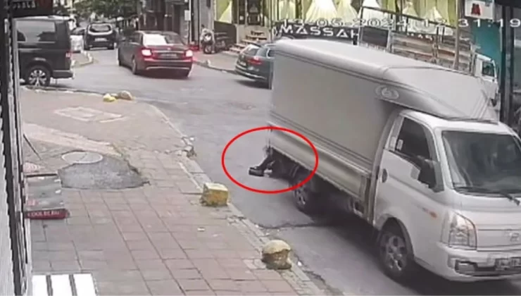 Talihsiz kadının kamyonetin altında kaldığı anlar kamerada!