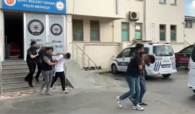 Daha 17 yaşındalar! Caminin önüne bebek bırakan 3 kişi yakalandı