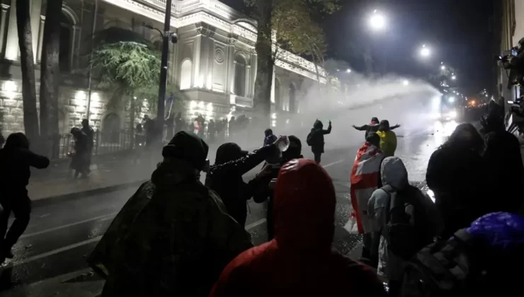 Gürcistan’da AB müzakereleri askıya alındı, gösteriler şiddetlendi