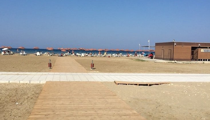 Glapsides Plaj bölgesine sahilleri koruma yasasına aykırı beton döken şahıs tutuklandı