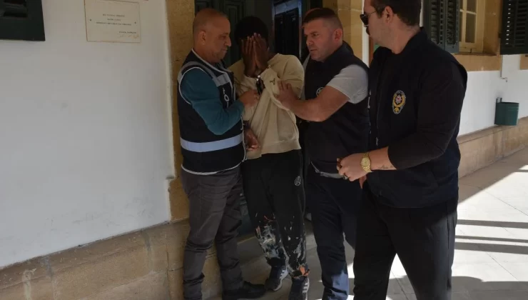 2 Polis memuruna saldırıp kadın polisin parmağını kıran Nijerya’lı 18 ay hapis yatacak