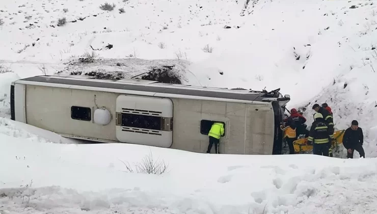 Erzincan’da yolcu otobüsü şarampole yuvarlandı: 1 ölü, 26 yaralı