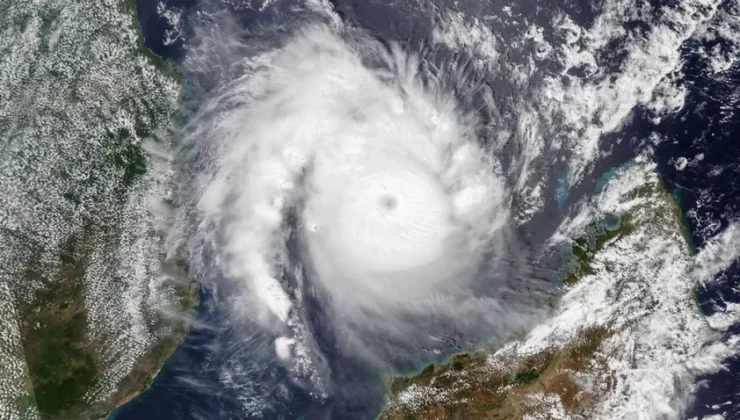 NASA yayınladı! Mayotte’yi vuran ölümcül Chido Kasırgası’nı uzaydan görüntüledi