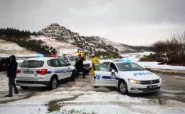 Kötü hava koşulları nedeniyle ‘mecbur kalmadıkça dışarı çıkmayın’ uyarısı yapıldı.