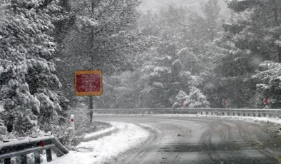 Trodos Dağlarında kar kalınlığı 14 santimetreye ulaştı