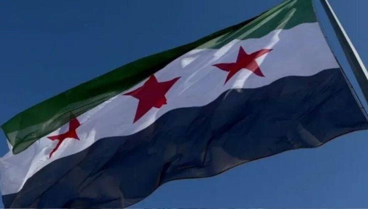 Baas Partisi liderliğindeki Suriye Arap Cumhuriyeti’nin Bayrağı, Esad’ın düşmesiyle değişti.