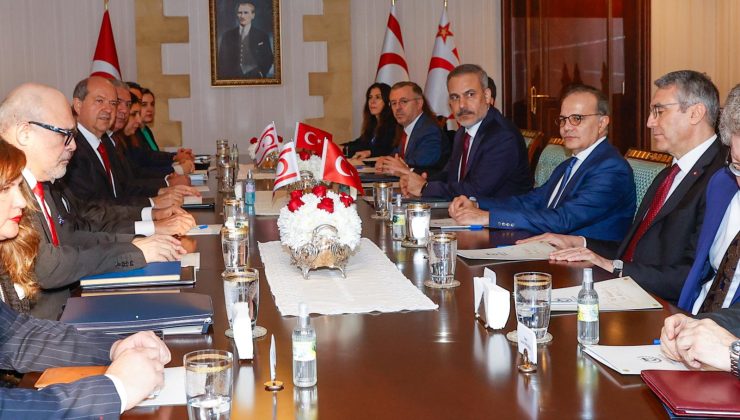Tatar ile Fidan, baş başa görüştükten sonra heyetler arası görüşmeye geçti
