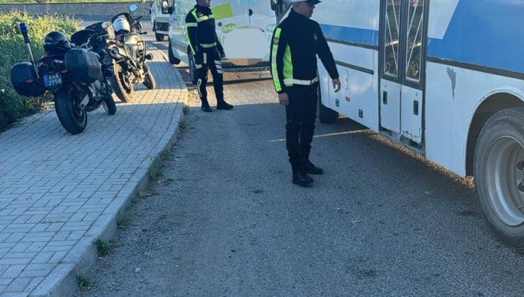 Kamyonların yanısıra kamu işletme izni ile yolcu taşımacılığı yapan araçlar denetlendi