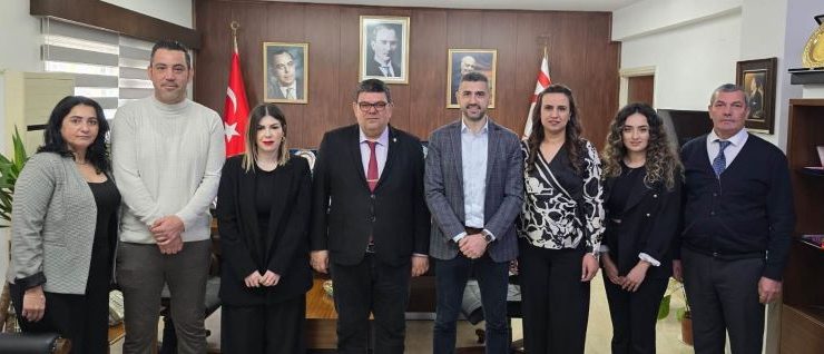 Berova, Kıbrıs Türk Sigorta Acenteleri Birliği Yönetim Kurulu üyeleri ile bir araya geldi