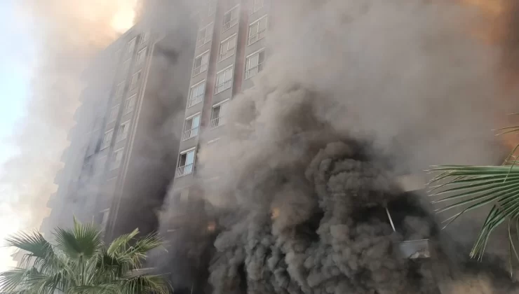 Antalya’da otel inşaatında yangın.. İşçiler mahsur kaldı