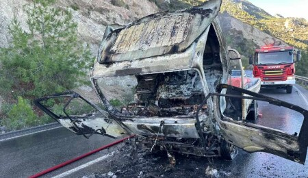 Değirmenlik – Girne Anayolu üzerinde seyir halindeki TIR’da yangın çıktı