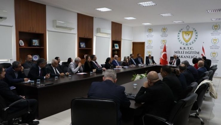 Yüksek Öğretim İstişare Kurulu toplantısında, yükseköğretimdeki sorunlar masaya yatırıldı.