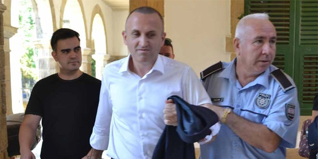 Sahte diploma soruşturması çerçevesinde Serdal Gündüz ile Barış Sel mahkemeye çıkarıldı ve 20 davadan itham edildiler
