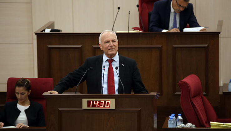 Meclis dün sert tartışmalara sahne oldu. Töre “Bu arkadaşlar neler yazmış, neler söylemiştir acaba?”  Doğuş Derya “ hakikatleri saptırıyorsun utanmalısın”
