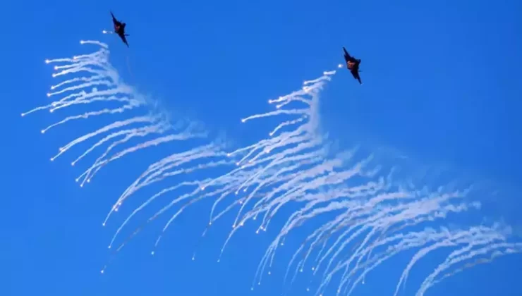 Savaş uçağı tatbikat sırasında bombaları yanlışlıkla sivillerin üzerine bıraktı!