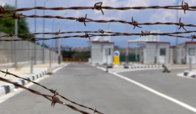 Derinya Kara Geçiş Kapısında, iki kişinin tasarrufunda uyuşturucu tespit edildi