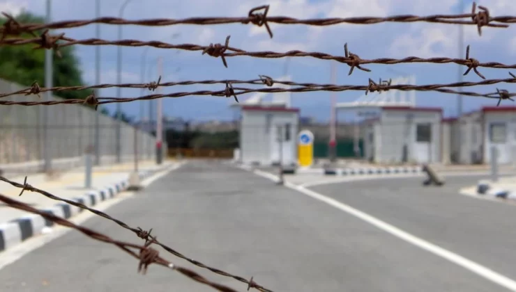 Derinya Kara Geçiş Kapısında, iki kişinin tasarrufunda uyuşturucu tespit edildi
