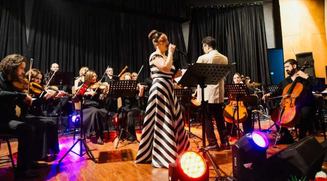 İpek Amber ve Lefkoşa Belediye Orkestrası müzikseverlere nostaljik anlar yaşattı