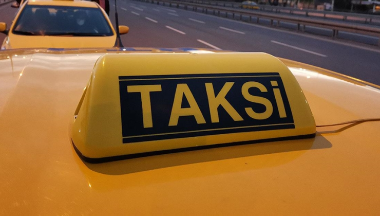 Taksiye binen iki kişi, taksicinin neyi var neyi yok hepsini çaldı