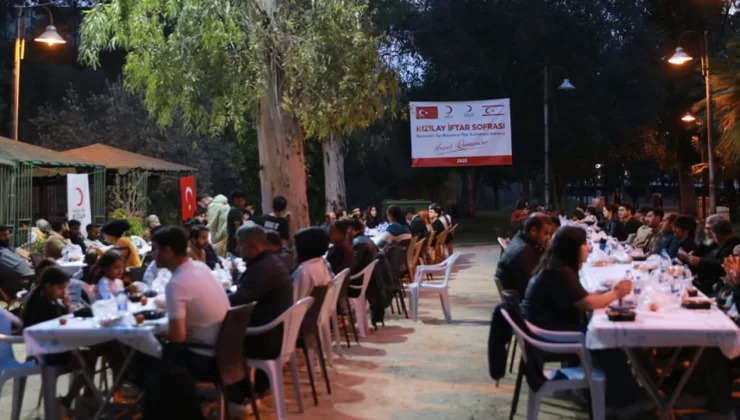 Başbakan Üstel ile Cumhurbaşkanı Tatar, Kızılay tarafından düzenlenen iftar yemeğine katıldı