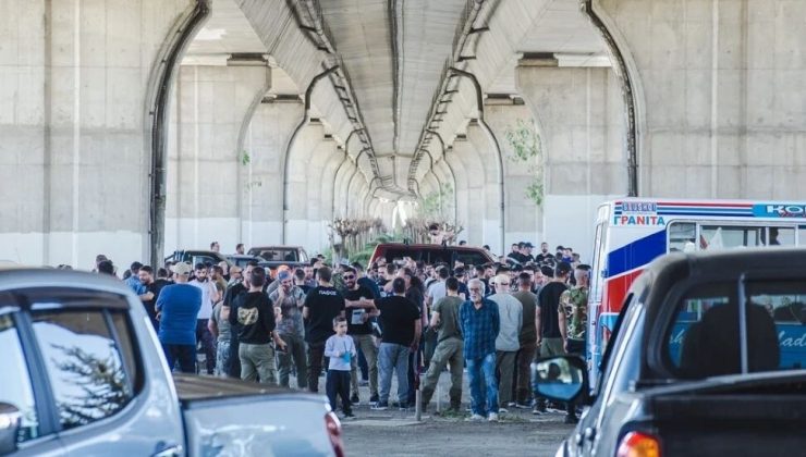 Limasol ve Baf’ta, Avcılar ve Balıkçılar eylem yaparak yol kapattı