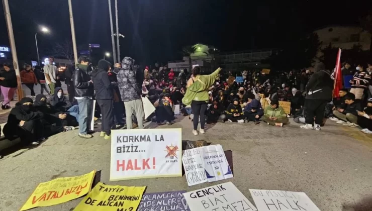 DAÜ’de Ekrem İmamoğlu’nun gözaltına alınması sonrasında eylem gerçekleşti