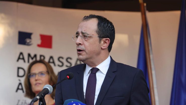 Cenevre öncesinde Hristodulidis siyasi eşitliğe sahip, iki bölgeli, iki toplumlu, federasyon’un tek seçenek olduğunu belirtti