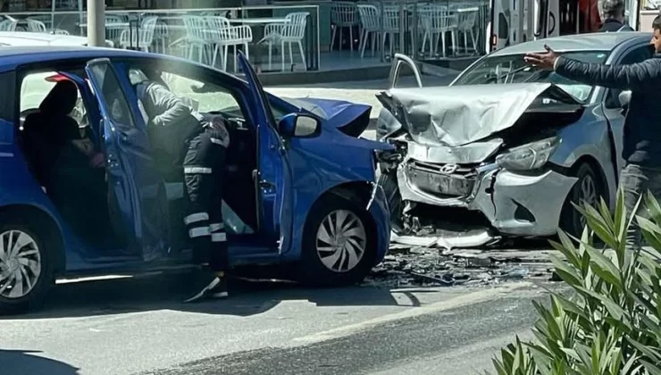Girne’de meydana gelen feci kazada araçlar ağır hasara uğrarken 4 kişi de yaralandı