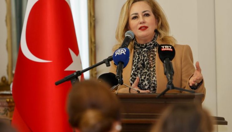 Sibel Tatar dayatmalara sahne olan ‘Başörtüsü’ açıklaması ile herkesi ters köşeye yatırarak şaşırttı
