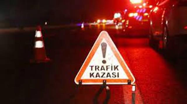Girne’de dikkatsizce anayola çıkış yapan araç sürücüsü motoksikletliye çarptı