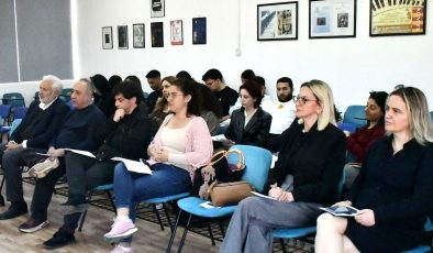 DAÜ’DE “MÜZİK VE YAŞAMA ÇOK YÖNLÜ BAKMAK” KONULU KONSER VE SÖYLEŞİ GERÇEKLEŞTİRİLDİ