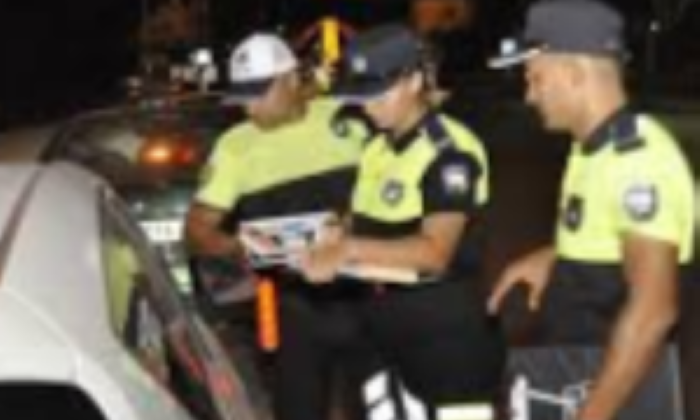 2 bin 285 araç sürücüsü kontrol edildi, 327 sürücü rapor edildi, 40 araç trafikten men edildi