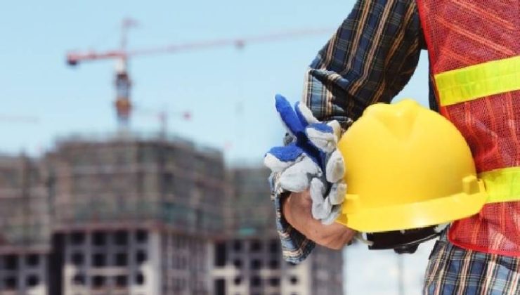 Girne’de bir inşaat alanı içerisinde, kalıp kuran Yaşar Azatlı 3 metre yükseklikten düştü